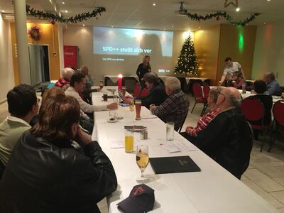Diskussion zur Partei-Erneuerung; Foto: Karge/Collé